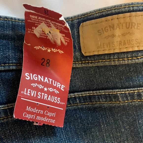 NWT LEVI’S SIGNATURE Denim Jean Capri Size 28 - Picture 16 of 16